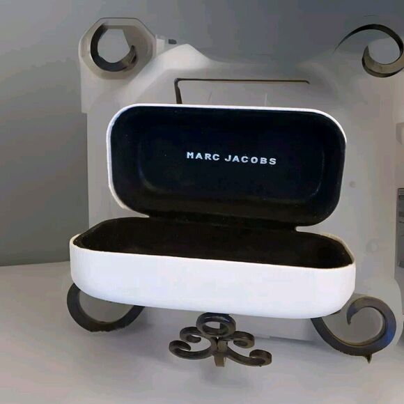 Marc By Marc Jacobs Sunglasses White Case Velvet‎ feel Inside & Box - Picture 7 of 11